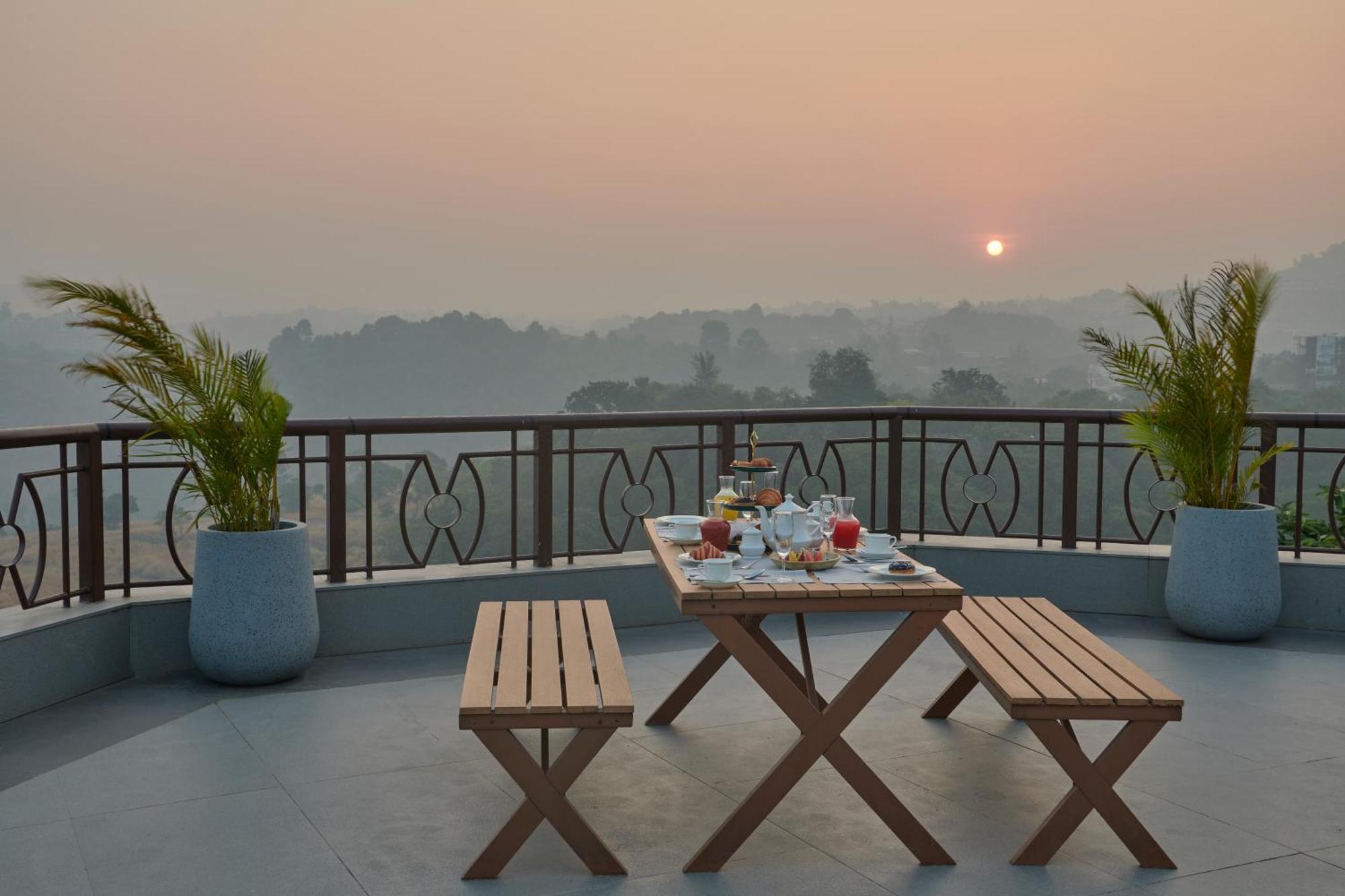 The Dukes Retreat Khandala Lonavala Kültér fotó